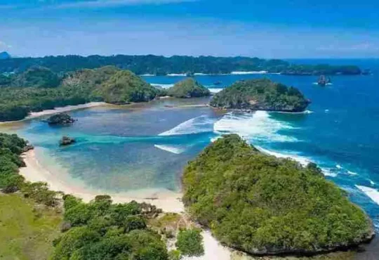 Pantai di Malang dengan Pesona Laut Biru dan Aktivitas Seru yang Cocok untuk Semua Kalangan