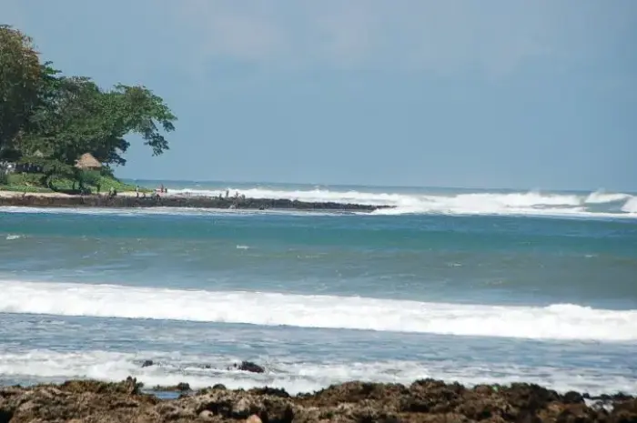 Pantai Rancabuaya, Pantai Indah di Garut dengan Pemandangan Alam Memukau